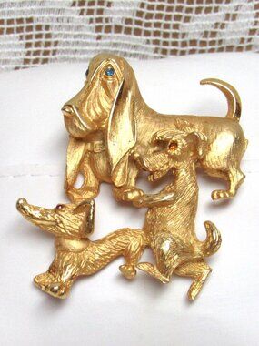Vintage M JENT PIN Brooch Three Naughty Dogs Gold Tone Signed Costume 70s Sadue